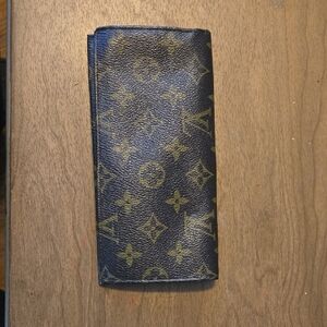Louis Vuitton Black and Gold Monogram Key Holder